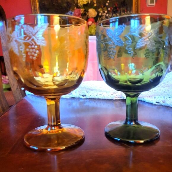 Vintage Mint 60s Set Of 2 Etched Grapes Colored Glass Goblets in Amber & Green - Picture 1 of 8